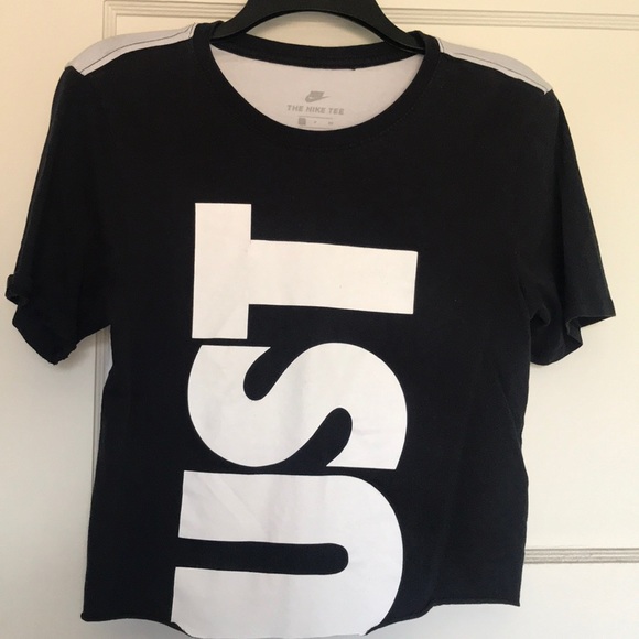 nike black and white crop top